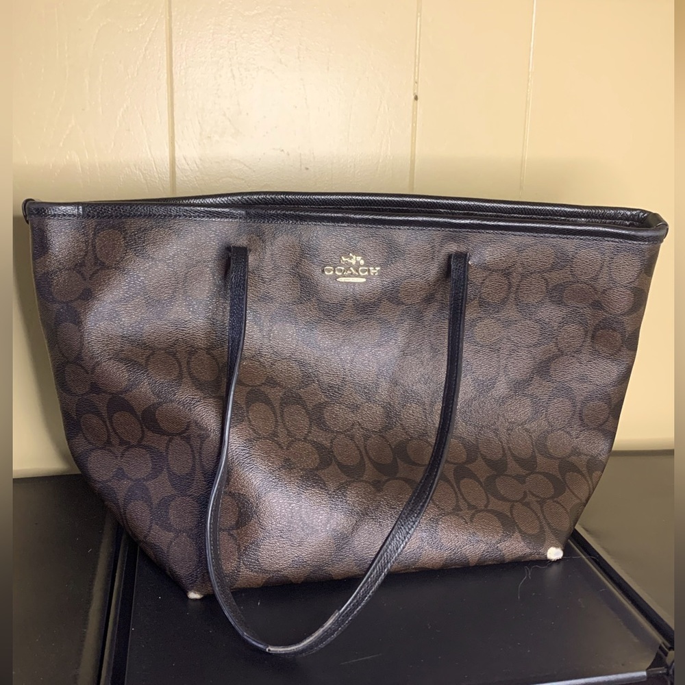 Coach City tote in Signature Canvas